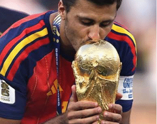 spain captain rodri with 2025 fifa world cup trophy