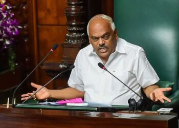 ಕಟ್ಟಿದ ಮನೆಗೆ ಬಂದು ಅಧಿಕಾರ ಉಂಡು ಹೊರಟರೆ ಹೇಗೆ:ಎಂದರೆ ಸಿದ್ಧವಾದ ಮನೆ, ಅಧಿಕಾರ ಮುಗಿದ ಮೇಲೆ ಜಾರಿಕೊಳ್ಳಬೇಡಿ- ಸಿದ್ದರಾಮಯ್ಯಗೆ ರಮೇಶ್ ಕುಮಾರ್ ಟಾಂಗ್!