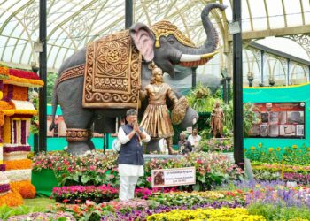 ಲಾಲ್‌ಬಾಗ್ 220ನೇ ಫಲಪುಷ್ಪ ಪ್ರದರ್ಶನಕ್ಕೆ ಸಿಎಂ ಡಿಕೆಶಿ ಚಾಲನೆ