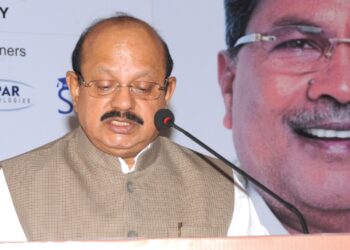 ಕಾಂಗ್ರೆಸ್ ಕೋಟೆಯಲ್ಲಿ ಅಸಮಾಧಾನದ ಕಿಚ್ಚು: ವಿಪಕ್ಷ ಸಾಲಿನಲ್ಲಿ ಆಸನ ಕೇಳಿದ ಜಯಚಂದ್ರ, ಕುಮಾರಸ್ವಾಮಿ ಗುಣಗಾನ ಮಾಡಿದ ಶ್ರೀನಿವಾಸ್