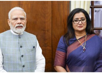 ಮೋದಿ ನಿಂದಿಸಿದರೆ ಕೇಸ್ ಬೇಡ, ನಿಮ್ಮನ್ನು ಟೀಕಿಸಿದರೆ ಎಫ್‌ಐಆರ್ ಬೇಕಾ? ರಾಹುಲ್ ಗಾಂಧಿ ಬೂಟಾಟಿಕೆಗೆ ಸುಮಲತಾ ಅಂಬರೀಶ್ ಗರಂ