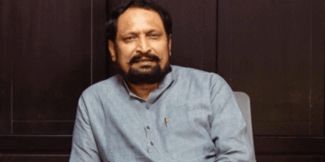 200 ರೂಪಾಯಿ ಕೊಟ್ಟು ನೀರು ಕುಡಿಯುವವರಿಗೆ 50 ರೂಪಾಯಿ ಸಕ್ಕರೆ ಒಂದು ಲೆಕ್ಕವೇ? ರೈತರ ಲಾಭಕ್ಕಾಗಿ ಗ್ರಾಹಕರು ಸ್ವಲ್ಪ ಭರಿಸಲಿ!: ಬೆಲೆ ಏರಿಕೆ ಸಮರ್ಥಿಸಿಕೊಂಡ ಸಚಿವ ಲಕ್ಷ್ಮಣ ಸವದಿ