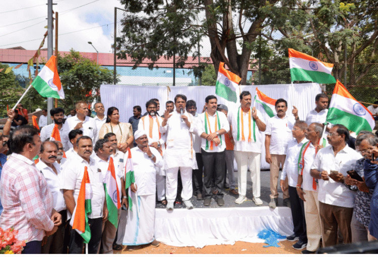 politics/r-ashok-demands-minister-b-nagendra-resignation-bjp-jds-joint-protest