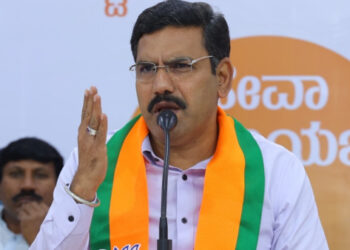 ಆನ್ ಇದ್ದ ಮೈಕ್ ತಂದಿಟ್ಟ ಆಪತ್ತು: ವಿಜಯೇಂದ್ರ ಎಲ್ಲಿದ್ದೀಯಪ್ಪಾ? ಬಿಡದಿ ಪಾದಯಾತ್ರೆಯಲ್ಲಿ ಬಿಜೆಪಿ ಅಧ್ಯಕ್ಷರ ಗೈರು ಹಾಜರಿ ಬಗ್ಗೆ ಕೈ ಪಡೆ ವ್ಯಂಗ್ಯ