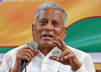 ರಾಹುಲ್ ಗಾಂಧಿ ಈ ದೇಶದಲ್ಲಿರಲು ನಾಲಾಯಕ್- ನಕ್ಸಲಿಸಂ ಹೊಸಕಿ ಹಾಕಿದ ಅಮಿತ್ ಶಾ ಟೀಕಿಸಲು ರಾಹುಲ್ಗೆ ಯೋಗ್ಯತೆ ಇಲ್ಲ: 70 ವರ್ಷದ ಕಾಂಗ್ರೆಸ್ ಪಾಪವನ್ನು ತೊಳೆದಿದೆ ಬಿಜೆಪಿ- ರಾಹುಲ್ಗೆ ವಿ.ಸೋಮಣ್ಣ ತಿರುಗೇಟು.