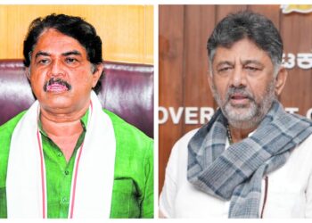 ಸಚಿವರು ಕತ್ತೆ ಕಾಯಲು ಇದ್ದಾರೆಯೇ? ಇದು ಡಿ ಕೆ ಶಿವಕುಮಾರ್ ಗೂಂಡಾಗಿರಿ ಸರ್ಕಾರ: ನಾಗೇಂದ್ರ ರಾಜೀನಾಮೆ ಕೊಡದಿದ್ರೆ ಅಧಿವೇಶನ ನಡೆಯಲು ಬಿಡಲ್ಲ! ಆಡಳಿತ ಪಕ್ಷಕ್ಕೆ ಆರ್ ಅಶೋಕ್ ನೇರ ಎಚ್ಚರಿಕೆ!