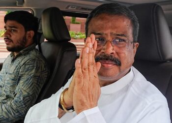 Gen Z ಪ್ರತಿಭಟನೆಗೆ ನಾನು ಬಲಿಪಶು- ಅಧಿಕಾರ ಹೋದರೂ ಅಂಜದ ರೈತನ ಮಗ: ಒಡಿಶಾದಲ್ಲಿ ಧರ್ಮೇಂದ್ರ ಪ್ರಧಾನ್ ಪವರ್ ಫುಲ್ ಎಂಟ್ರಿ