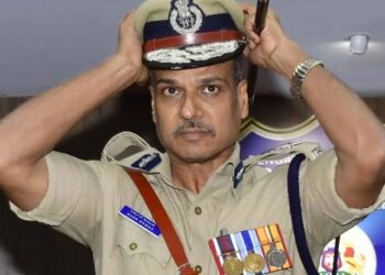 ಜೈಲಿನಲ್ಲಿ ಮೊಬೈಲ್ ಬಳಕೆ ಆರೋಪ; ಪ್ರಜ್ವಲ್ ರೇವಣ್ಣಗೆ ಡಿಜಿಪಿ ಅಲೋಕ್ ಕುಮಾರ್ ತರಾಟೆ?