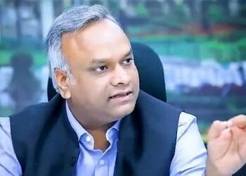 ಪರಪ್ಪನ ಅಗ್ರಹಾರ ಜೈಲಿನ ಮೇಲಿನ ಸಿಸಿಬಿ ದಾಳಿ ನನ್ನದೇ ಪ್ಲಾನ್: ಪ್ರಜ್ವಲ್ ರೇವಣ್ಣ ಬ್ಯಾರಕ್ನಲ್ಲಿ ಮೊಬೈಲ್ ಸಿಕ್ಕ ಬೆನ್ನಲ್ಲೇ ರೇಡ್ ಮಾಡಿಸಿದ್ದು ನಾನೇ ಎಂದ ಪ್ರಿಯಾಂಕ್ ಖರ್ಗೆ