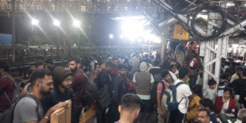 majestic-railway-station-passenger-problem-track-maintenance-information-issue