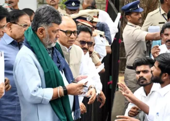 ತಳವಾರ್ ST ಪ್ರಮಾಣಪತ್ರಕ್ಕೆ ಆಗ್ರಹ: ಸಿಎಂ ಶಿವಕುಮಾರ್‌ಗೆ ಕಪ್ಪು ಬಾವುಟ ತೋರಿಸಲು ಮುಂದಾದ ಹೋರಾಟಗಾರರು ವಶಕ್ಕೆ