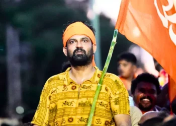 ನೀಲಿ ಶಾಲು ಸಮಾನತೆಯ ಸಂಕೇತ ನಾನು ದಲಿತ ವಿರೋಧಿಯಲ್ಲ: ದಲಿತ ವಿರೋಧಿ ಎಂಬ ಟೀಕೆಗೆ ಪ್ರತಾಪ್ ಸಿಂಹ ಖಡಕ್ ಕೌಂಟರ್