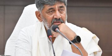 ಅಹಿಂದ ಕಾಂಗ್ರೆಸ್ ನ ಸ್ವತ್ತು,ವಿಪಕ್ಷಗಳು ಯಾವ ಬಾಂಬ್ ಬೇಕಾದರೂ ಸಿಡಿಸಲಿ, ನಾನು ಆತುರದಲ್ಲಿಲ್ಲ: ಪ್ರಿಯಾಂಕ್ ಖರ್ಗೆ ಪರ ಡಿಕೆ ಶಿವಕುಮಾರ್ ಬ್ಯಾಟಿಂಗ್