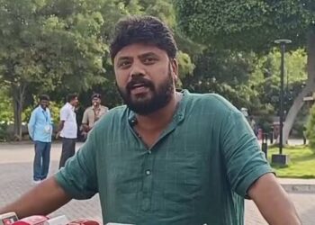 ರಾಹುಲ್ ಗಾಂಧಿ ಬಗ್ಗೆ ನಾಲಿಗೆ ಹರಿಬಿಟ್ಟರೆ ಹುಷಾರ್:ನೀನು ಯಾವನೋ ಎಂದು ಕೇಳಬೇಕಾಗುತ್ತದೆ ಶ್ರೀರಾಮುಲುಗೆ  ಪ್ರದೀಪ್ ಈಶ್ವರ್ ಎಚ್ಚರಿಕೆ