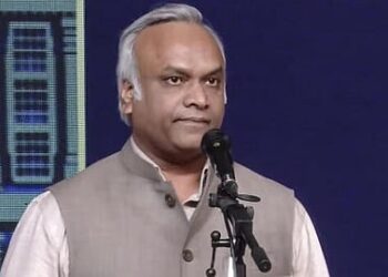 ಚುನಾವಣಾ ಆಯೋಗ ಬಿಜೆಪಿಯ ಚುನಾವಣಾ ಮೋರ್ಚಾವೇ? ಸಿಇಸಿ ಜ್ಞಾನೇಶ್ ಕುಮಾರ್ ಅವರನ್ನು ಎಲ್ಲಿ ಬಚ್ಚಿಟ್ಟಿದ್ದೀರಿ :ಆಯೋಗದ ವಕ್ತಾರನಂತೆ ಬಿಜೆಪಿ ವರ್ತನೆ ಏಕೆ? ಚುನಾವಣಾ ಆಯೋಗದ ವಿಶ್ವಾಸಾರ್ಹತೆ ಪ್ರಶ್ನಿಸಿದ ಖರ್ಗೆ