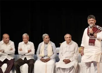 ರಂಗಭೂಮಿಯ ಶಾಶ್ವತ ಮುಖ್ಯಮಂತ್ರಿಗೆ ಮಾಜಿ ಮತ್ತು ಹಾಲಿ ಸಿಎಂಗಳ ಸಲಾಂ ಮುಖ್ಯಮಂತ್ರಿ ನಾಟಕದ 900ನೇ ಪ್ರದರ್ಶನ ಯಶಸ್ವಿ:ಮುಖ್ಯಮಂತ್ರಿ ಚಂದ್ರು ಅಬ್ಬರಕ್ಕೆ ಸಾಕ್ಷಿಯಾದ ರಾಜಕೀಯ ಗಣ್ಯರು