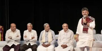 ರಂಗಭೂಮಿಯ ಶಾಶ್ವತ ಮುಖ್ಯಮಂತ್ರಿಗೆ ಮಾಜಿ ಮತ್ತು ಹಾಲಿ ಸಿಎಂಗಳ ಸಲಾಂ ಮುಖ್ಯಮಂತ್ರಿ ನಾಟಕದ 900ನೇ ಪ್ರದರ್ಶನ ಯಶಸ್ವಿ:ಮುಖ್ಯಮಂತ್ರಿ ಚಂದ್ರು ಅಬ್ಬರಕ್ಕೆ ಸಾಕ್ಷಿಯಾದ ರಾಜಕೀಯ ಗಣ್ಯರು