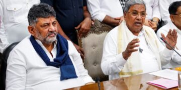 ಸಿದ್ದರಾಮಯ್ಯ ರಾಜೀನಾಮೆ ಹಿಂದೆ ನಿಗೂಢ ಸ್ಟಿಂಗ್ ಆಪರೇಷನ್? :ಅಹಿಂದ ನಾಯಕನ ಮೌನ  ಮೌನವೇಕೆ ಇದು ಸಮ್ಮತಿಯೇ ಅಥವಾ ಅಸಹಾಯಕತೆಯೇ!