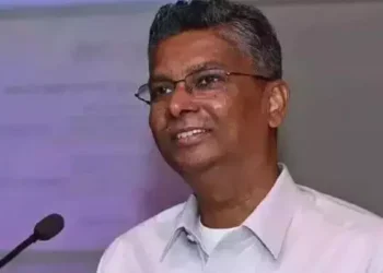 ಎಸ್‌ಐಆರ್ ‘ಕೈ’ ಗೆ ಕಗ್ಗಂಟು-ಸತೀಶ್ ಜಾರಕಿಹೊಳಿ ಎಸ್‌ಐಆರ್ ಸಮರ್ಥನೆಗೆ ಪ್ರಿಯಾಂಕ್ ಖರ್ಗೆ ಕೌಂಟರ್: ಕೈ ನಾಯಕರಲ್ಲೇ ಶುರುವಾಯ್ತು ತದ್ವಿರುದ್ಧ ವಾದ!
