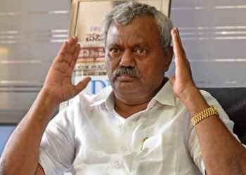 ಕುಮಾರಸ್ವಾಮಿ ಮೊದಲು ತಮ್ಮ ರಾಜೀನಾಮೆಯ ಅಸಲಿ ಕಥೆ ಬಿಚ್ಚಿಡಲಿ: ನಿಮ್ಮ ಕುಟುಂಬ ನೈಸ್ ನಲ್ಲಿ ಎಷ್ಟು ಭೂಮಿ ಕಬಳಿಸಿದೆ? ಸೋಮಶೇಖರ್ ವಾಗ್ದಾಳಿ