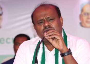 ಸ್ಟಿಂಗ್ ಆಪರೇಷನ್ ವಿವಾದ:ರಕ್ತ ಕುದಿಯುತ್ತಿದೆ ಎಂದ ಕಾರ್ಯಕರ್ತರಿಗೆ ಒಳ್ಳೆಯ ಕಾಲ ಬರಲಿದೆ ಎಂದು ಸಮಾಧಾನಪಡಿಸಿದ H D ಕುಮಾರಸ್ವಾಮಿ