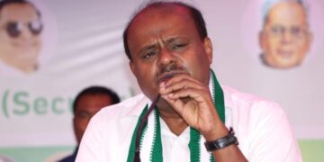 ಸ್ಟಿಂಗ್ ಆಪರೇಷನ್ ವಿವಾದ:ರಕ್ತ ಕುದಿಯುತ್ತಿದೆ ಎಂದ ಕಾರ್ಯಕರ್ತರಿಗೆ ಒಳ್ಳೆಯ ಕಾಲ ಬರಲಿದೆ ಎಂದು  ಸಮಾಧಾನಪಡಿಸಿದ H D  ಕುಮಾರಸ್ವಾಮಿ