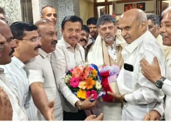 ಸರ್ಕಾರಿ ನೌಕರರ ಹಬ್ಬದ ಸಂಭ್ರಮಕ್ಕೆ ಬೋನಸ್ ಬಲ ನೀಡಲು ಮುಂದಾದ ರಾಜ್ಯ ಸರ್ಕಾರಿ ನೌಕರರ ಸಂಘ: ಮುಂಗಡ ಹಣ 50 ಸಾವಿರಕ್ಕೆ ಹೆಚ್ಚಿಸುವಂತೆ ಸರ್ಕಾರಕ್ಕೆ ಸಿ ಎಸ್ ಷಡಾಕ್ಷರಿ ಮನವಿ
